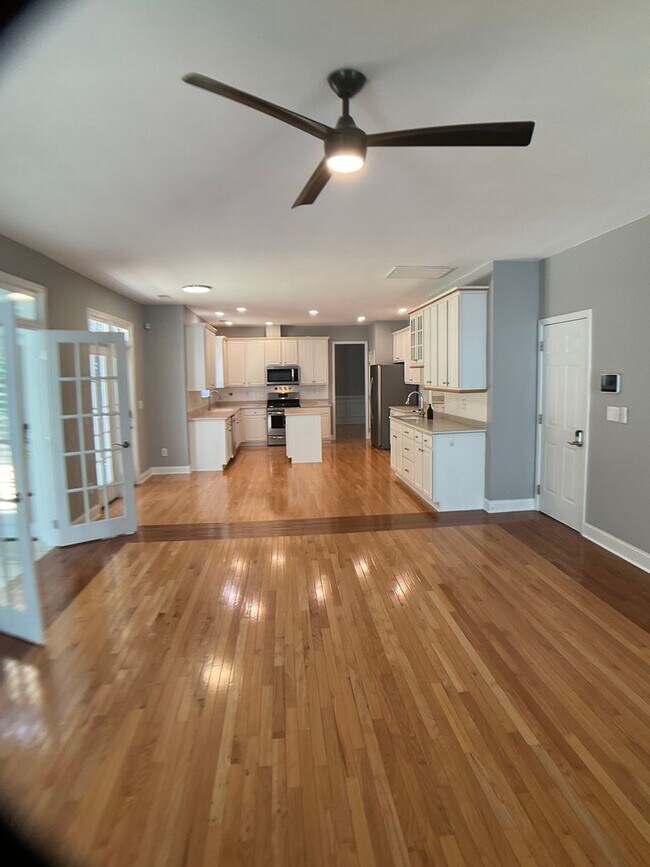 Building Photo - Absolutely Stunning Rare Rental in Hope Va...