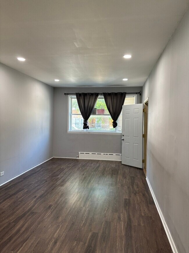 Building Photo - 3053 N Elbridge Ave