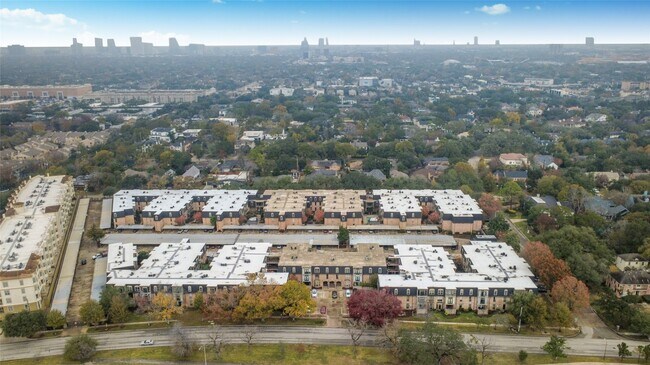 Building Photo - 2400 N Braeswood Blvd