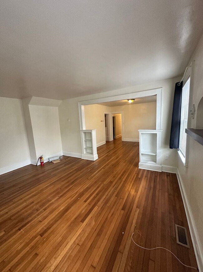 Building Photo - 527 Maryland Ave