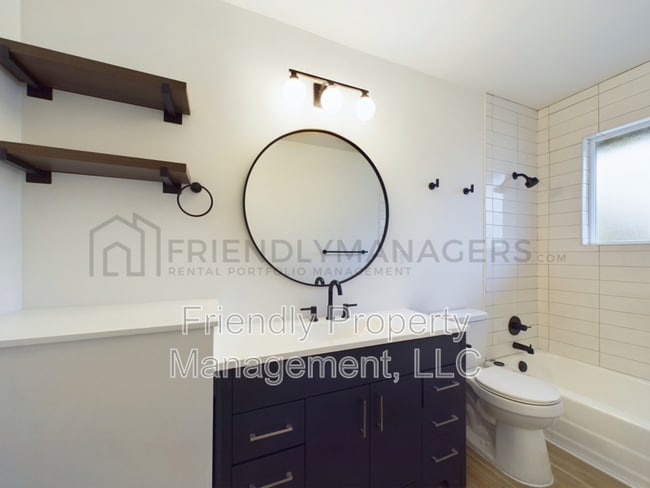 Building Photo - 304 Hobson St