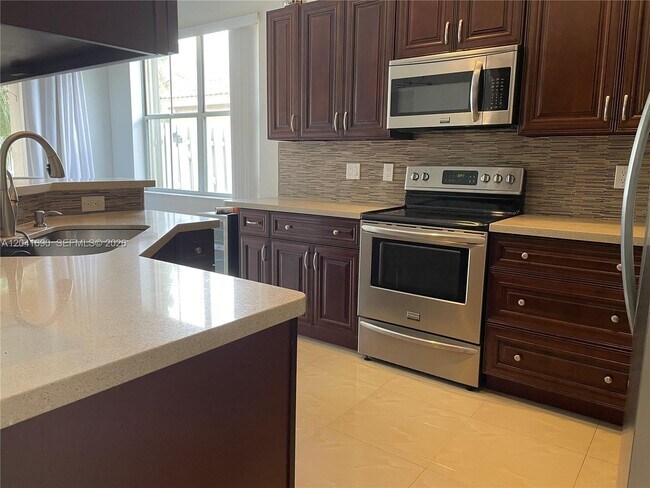 Building Photo - 805 Falling Water Rd