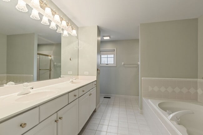 Building Photo - 4524 S Seminole Dr