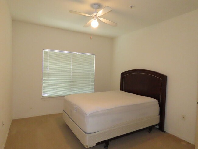Building Photo - Orlando Park Central Gated Resort Style Co...
