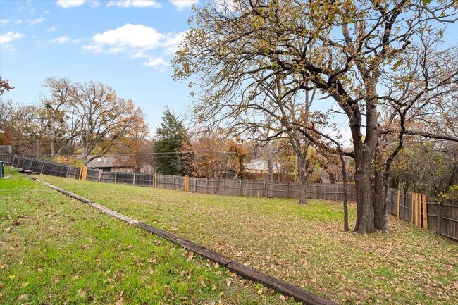 Building Photo - Lake Arlington area 4 bedroom with large yard