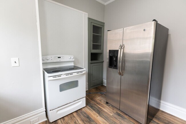 Building Photo - 501 Steele St