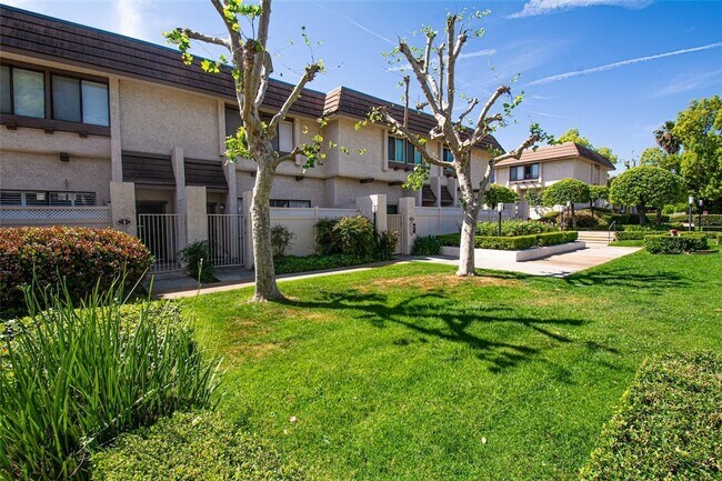 Building Photo - 848 W Huntington Dr