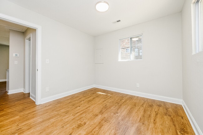 Building Photo - NEWLY RENOVATED 2 bedroom, 1 bathroom at Gilbert Townes