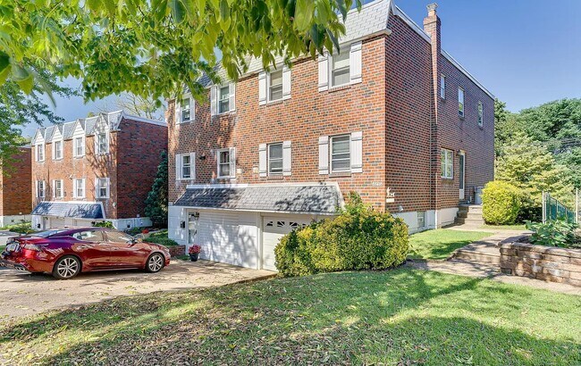 Building Photo - 8850 Manchester St