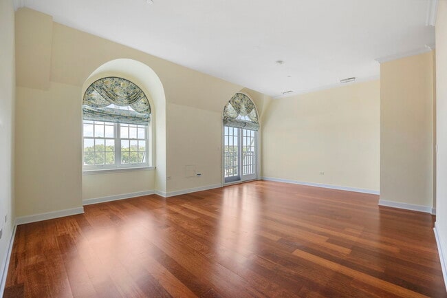 Building Photo - 50 N Plum Grove Rd