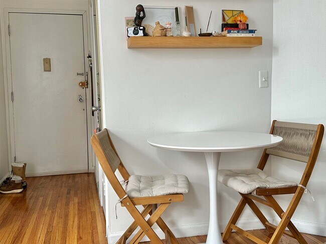 Building Photo - 174 Grand St