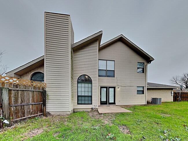 Building Photo - 3 BR/2BA | Newly Renovated Single Family in Dallas | Fenced Backyard | Located Near The Great Tri...