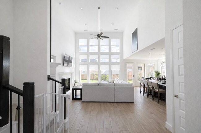 Building Photo - 30926 Vintage Crk Ln