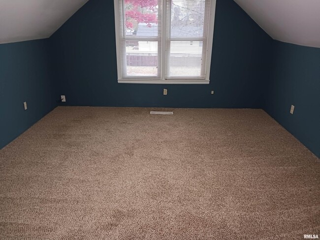 Building Photo - 1914 W Richwoods Blvd