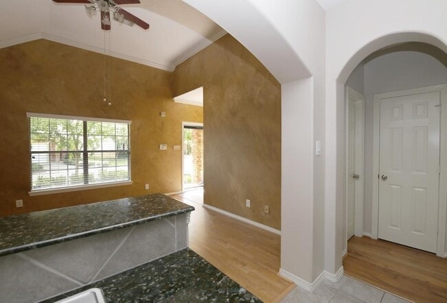Building Photo - BEAUTIFUL 2 BEDROOM 2 BATH LEASE HOME BUIL...