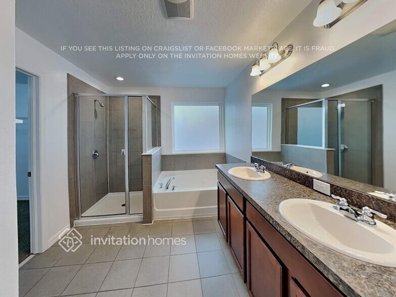 Building Photo - 18840 Deer Tracks Loop