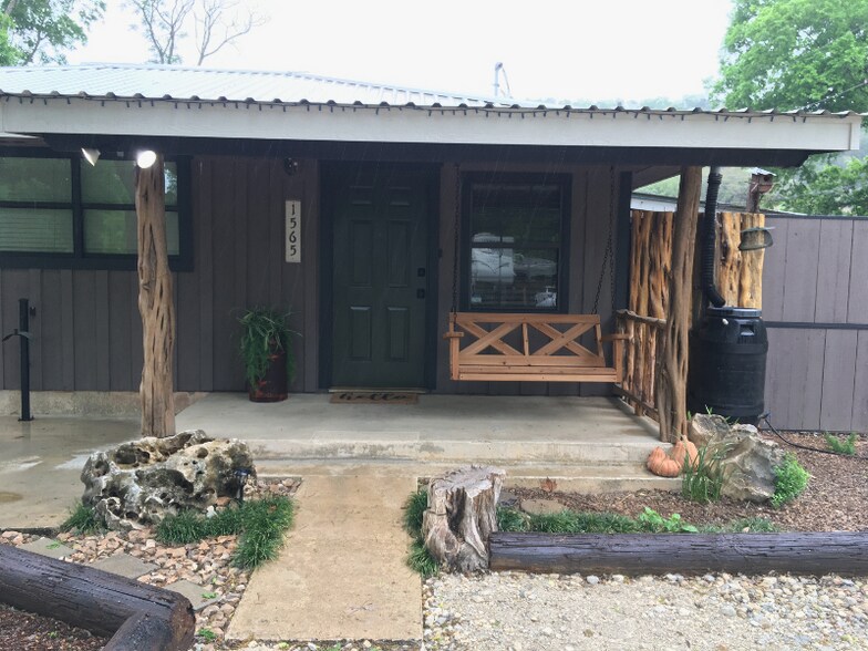 Building Photo - 1565 Roadside Dr