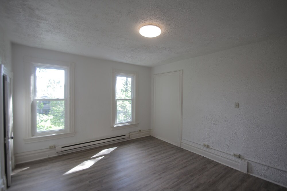 Building Photo - 429 Kelly Ave