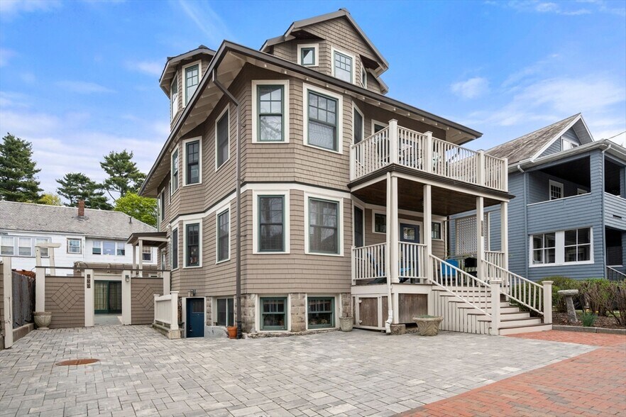 Primary Photo - 136 Appleton St