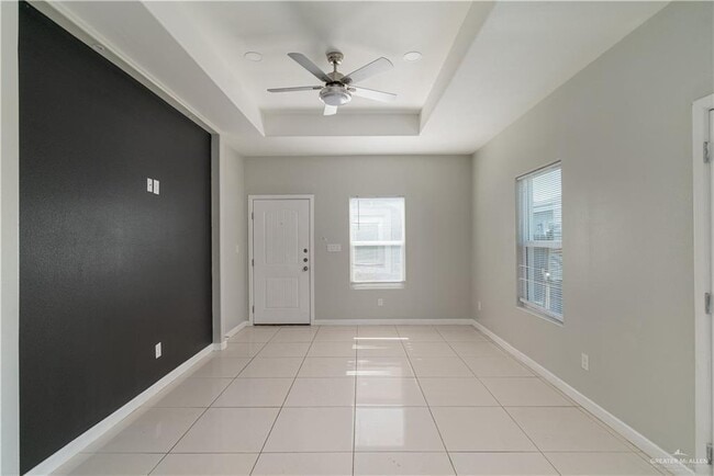 Building Photo - 405 W Rutherford Ave