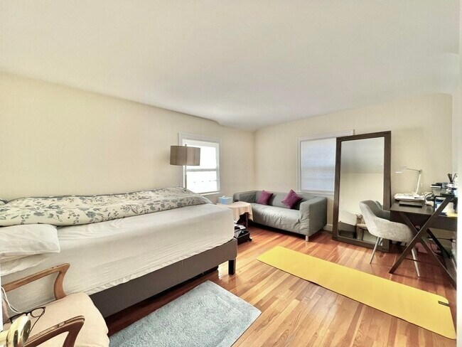 Building Photo - 124 Pilgrim Rd