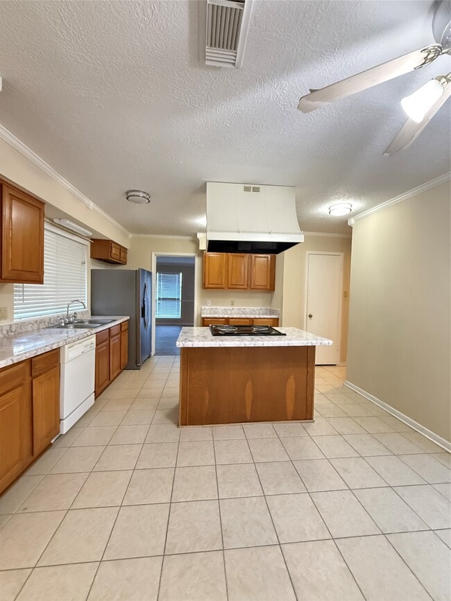 Building Photo - 15307 Pebble Lake Dr