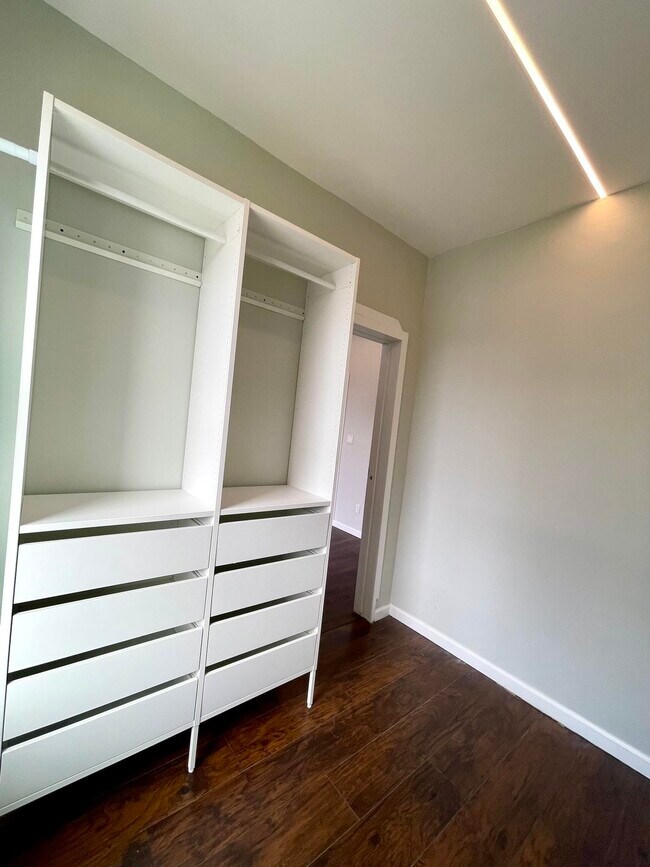 Building Photo - 298 New York Ave