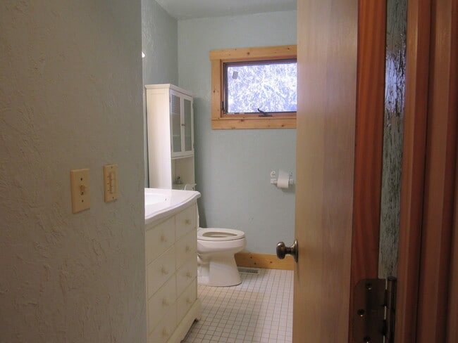 Building Photo - $1,400 - 2 Bedroom / 1 Bath Cabin in Tuckaseegee with Lovely Mountain View