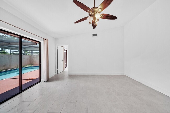 Building Photo - 4757 Sunny Palm Cir