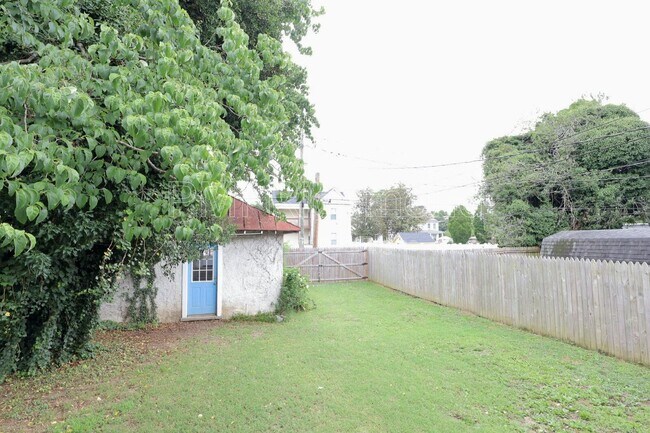 Building Photo - 2721 Garland Ave