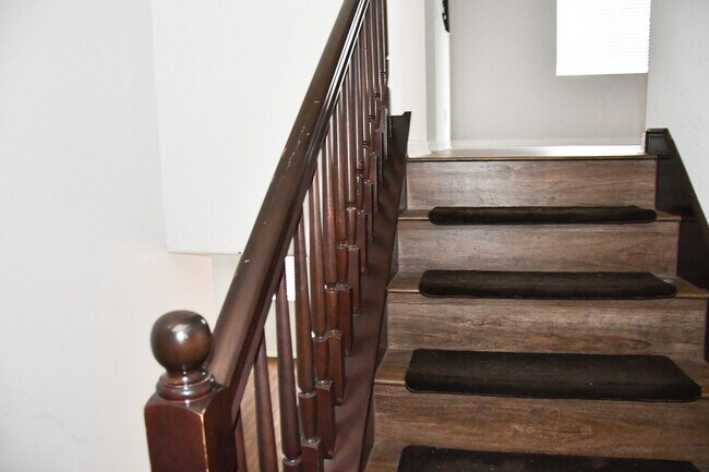 Building Photo - 3225 Donovan Ranch Rd