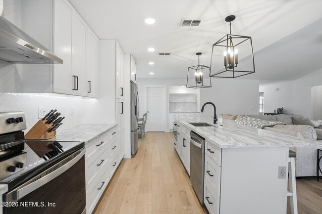 Building Photo - 13921 Intracoastal Sound Dr