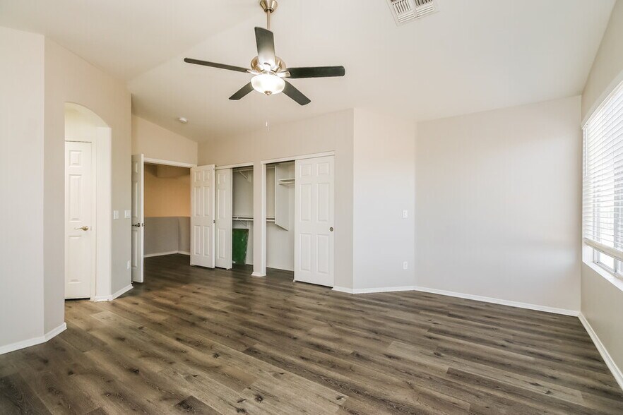 Building Photo - 645 S Balboa