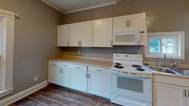 Building Photo - 33 Westminster Ave