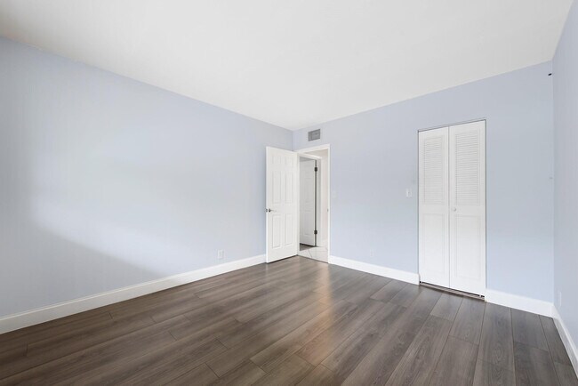 Building Photo - 1340 NE 28th Ave