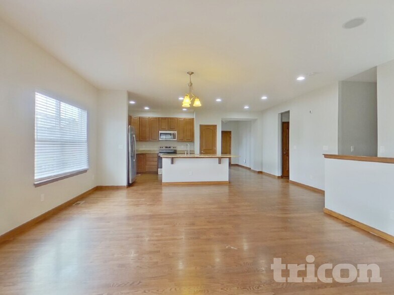 Building Photo - 6313 N Genoa Way