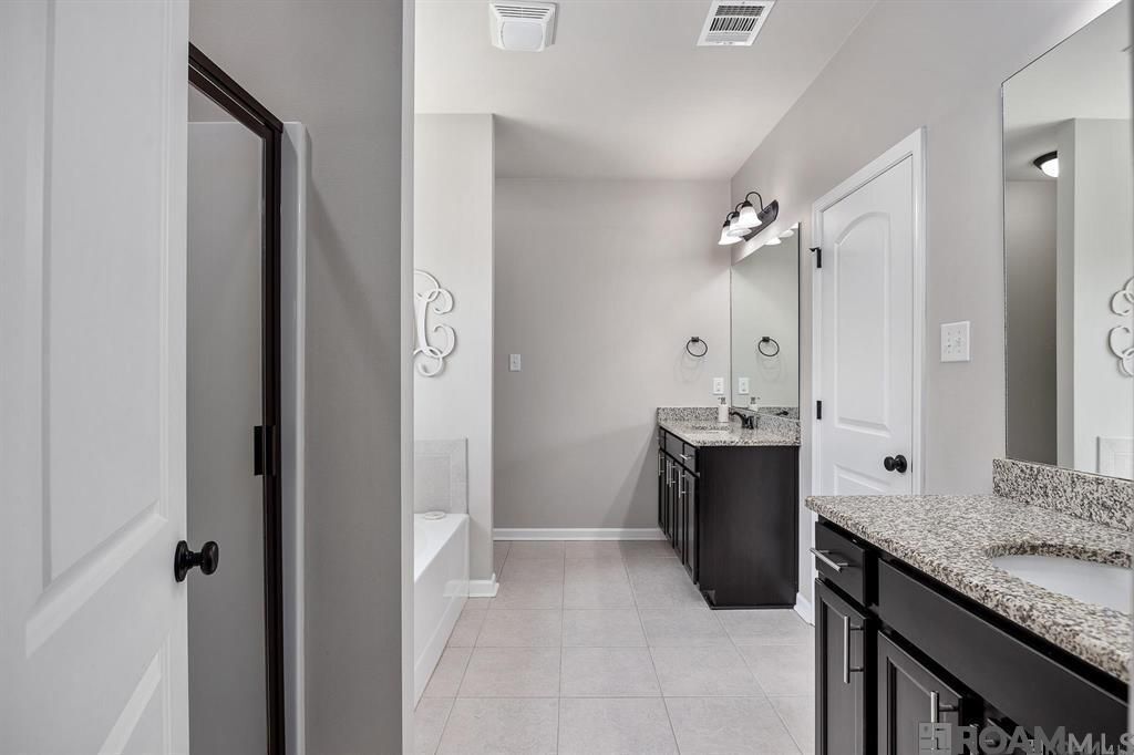 Building Photo - 18326 Sunset Park Dr