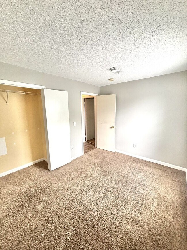 Building Photo - *1/2 Off 1st Months Rent!* 4 Bed, 2 Bath Condo Near MTSU in Murfreesboro *Free Water*