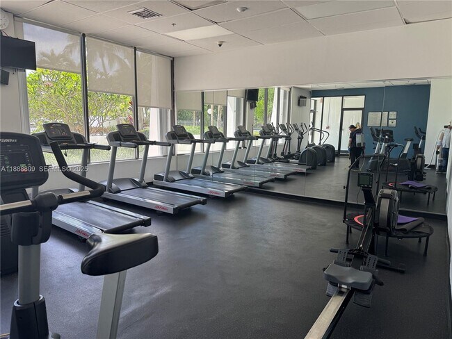 Building Photo - 100 Bayview Dr