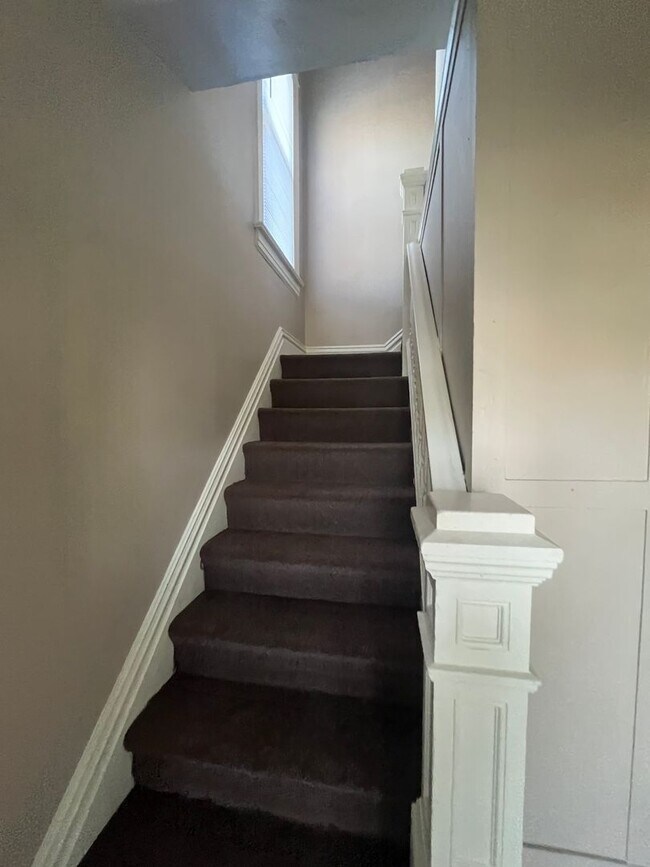 Building Photo - 1211 W Packard Ave