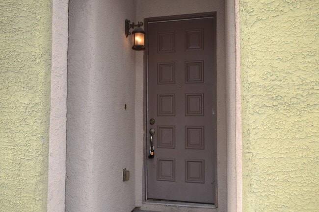 Building Photo - SW - 3 BEDROOMS PLUS LOFT SPACE