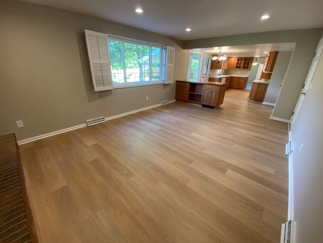 Building Photo - Updated Spacious Palos Verde Home