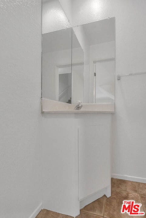 Building Photo - 8741 Darby Ave