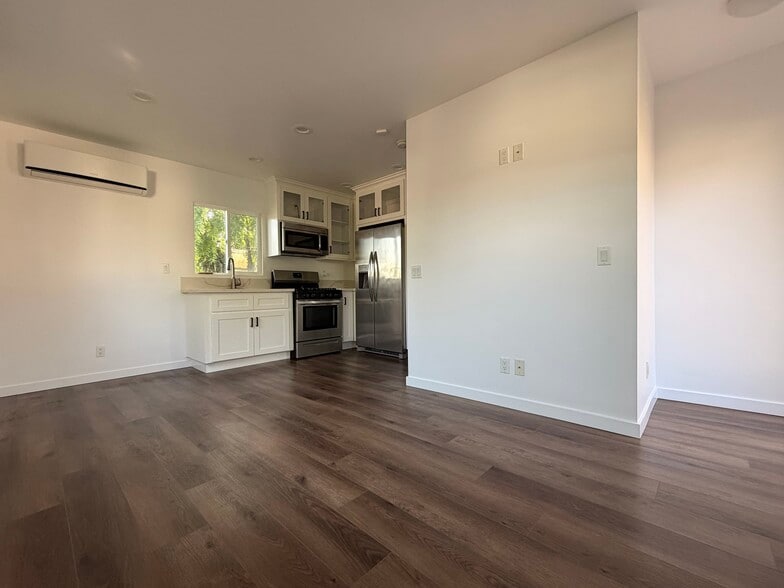 Building Photo - 4912 Mendota Ave