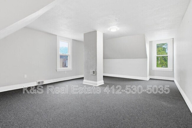 Building Photo - 27 E Orchard Ave