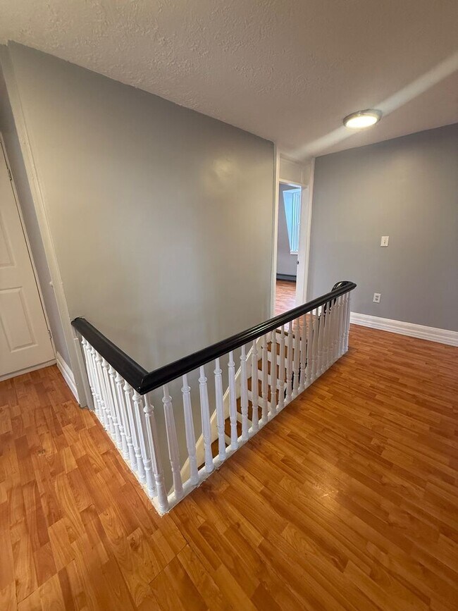 Building Photo - 104 Dubois St