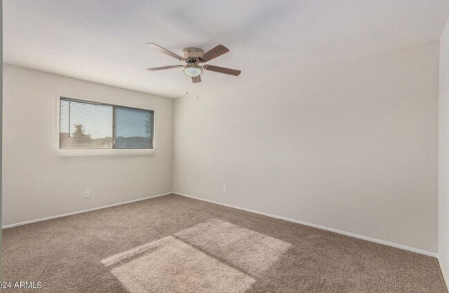 Building Photo - Spacious 4BR Townhome in Phoenix
