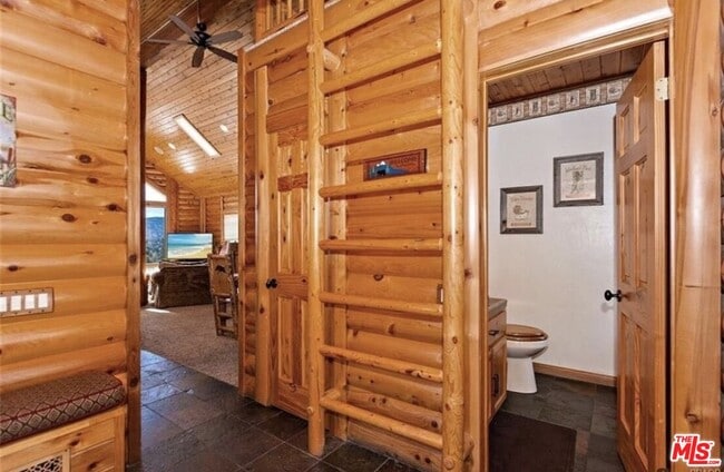 Building Photo - 1165 Green Mountain Dr