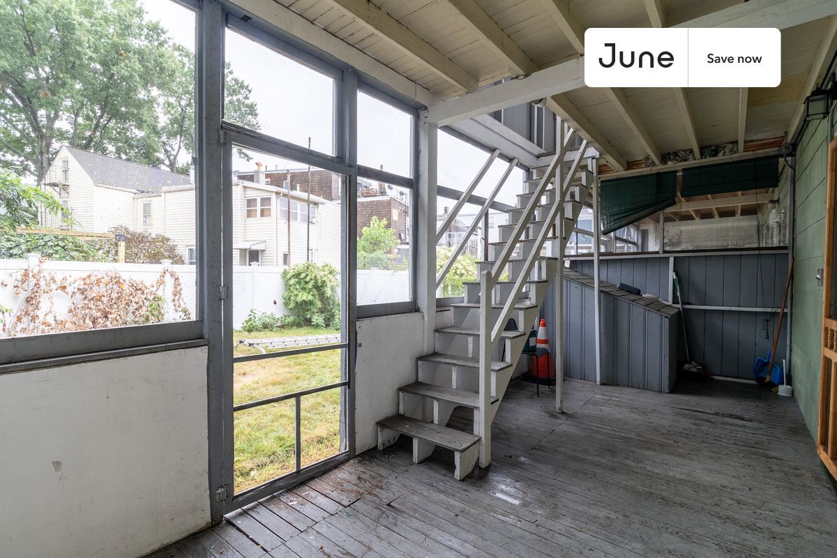 Building Photo - 6 7th St