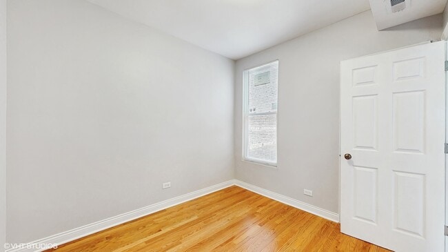 Building Photo - 1422 S Avers Ave